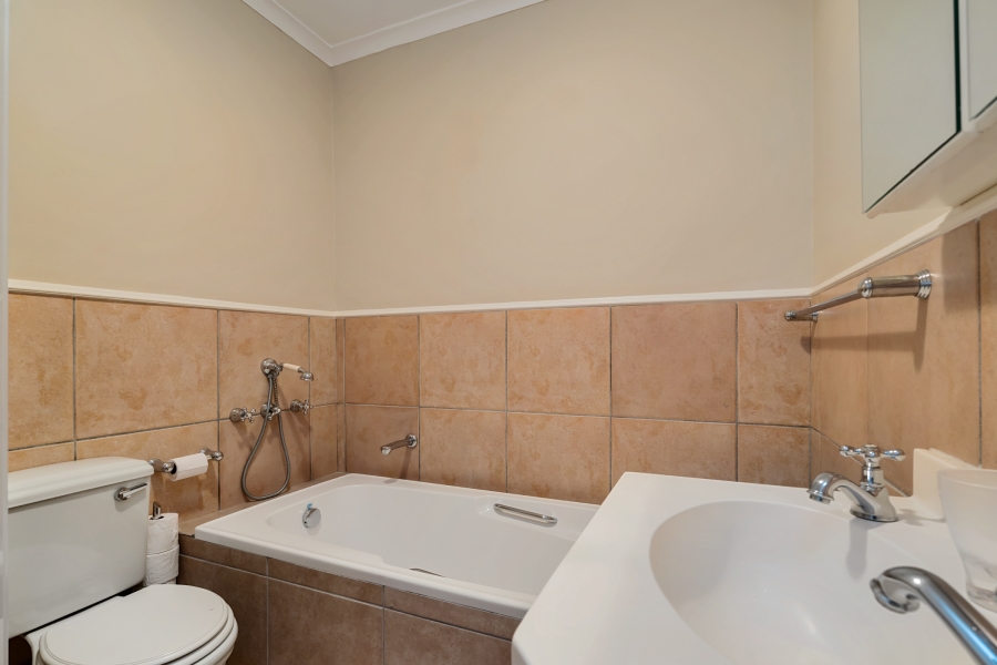 4 Bedroom Property for Sale in Bantry Bay Western Cape